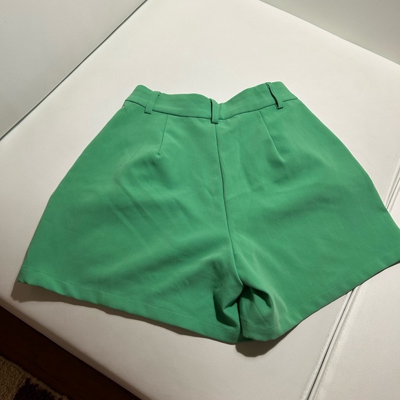 WeWoreWhat X Danielle Bernstein Green Shorts - Picture 4 of 5